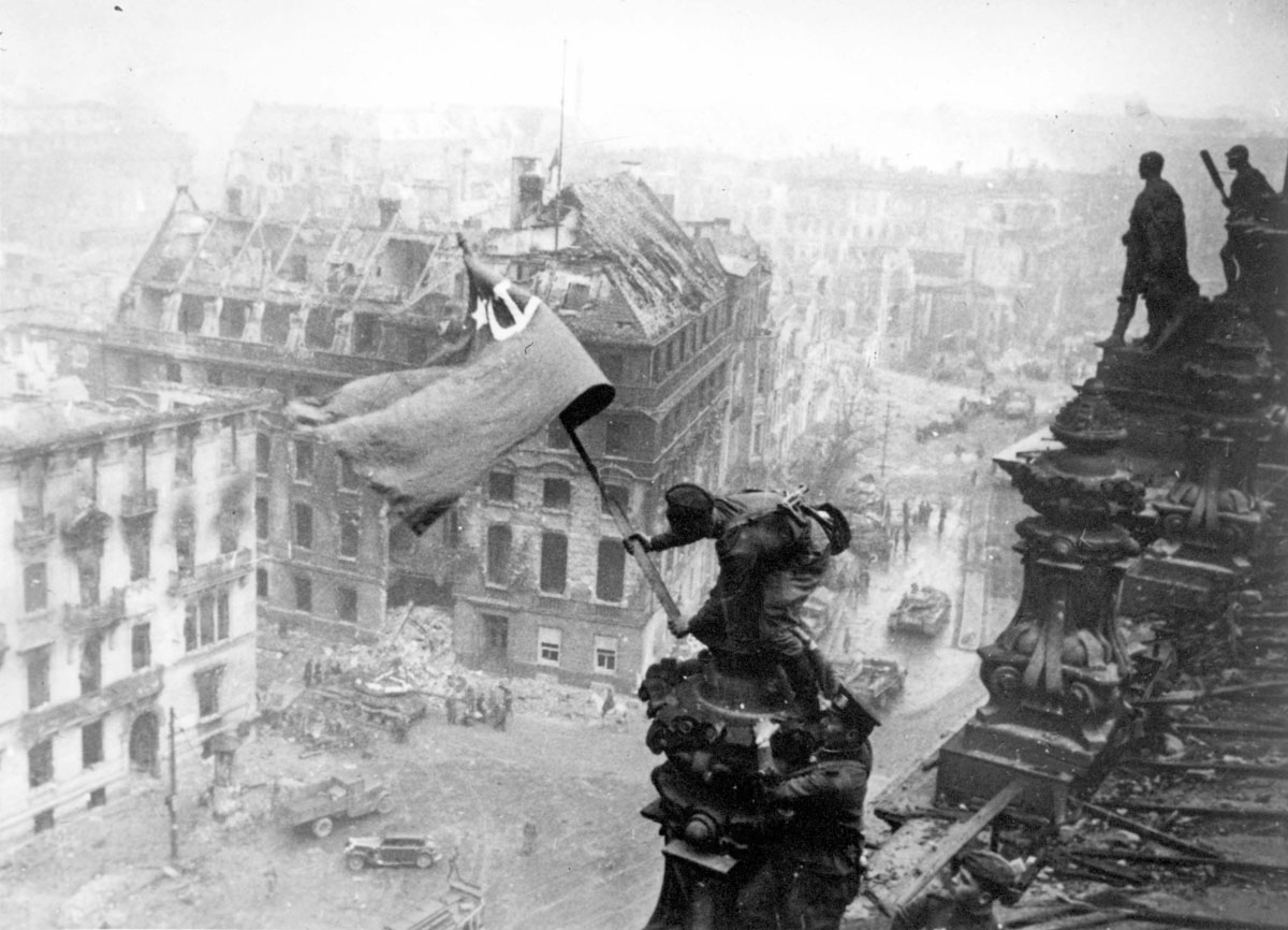 Великая Отечественная война флаг над Рейхстагом