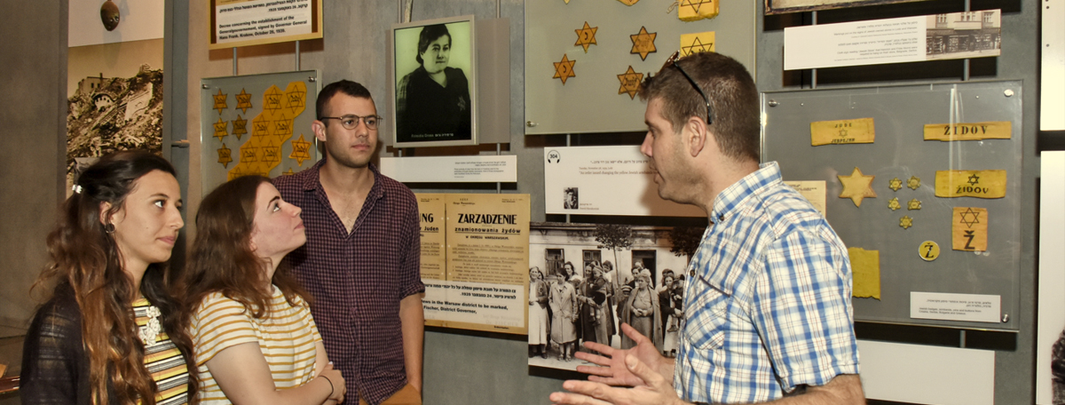 הדרכת מבקרים במוזיאון לתולדות השואה