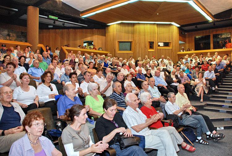 משתתפי הכנס באודיטוריום ביד ושם 