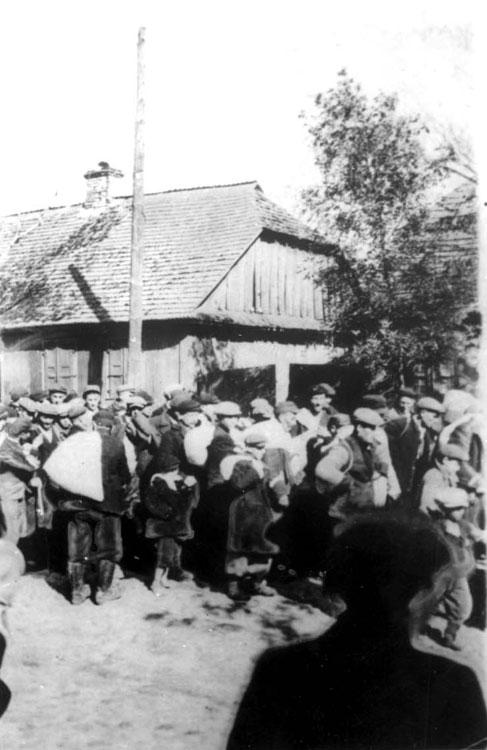 Judíos siendo deportados de Parysow, Polonia, septiembre de 27, 1942