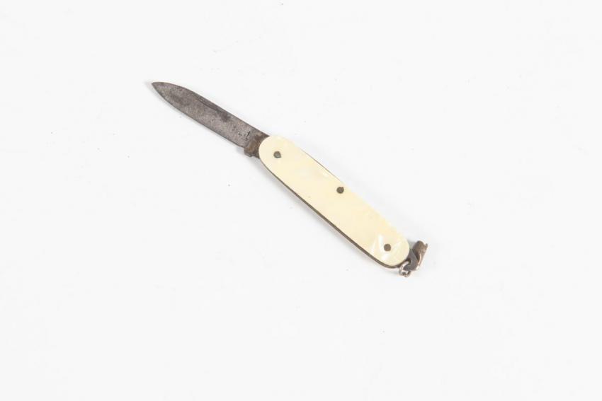 Pocketknife that Armand Dankner used to carve objects in Transnistria