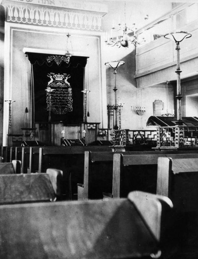 Würzburg, interior of the Great Synagogue at 26 Kettengasse, before its renovation. Prewar.