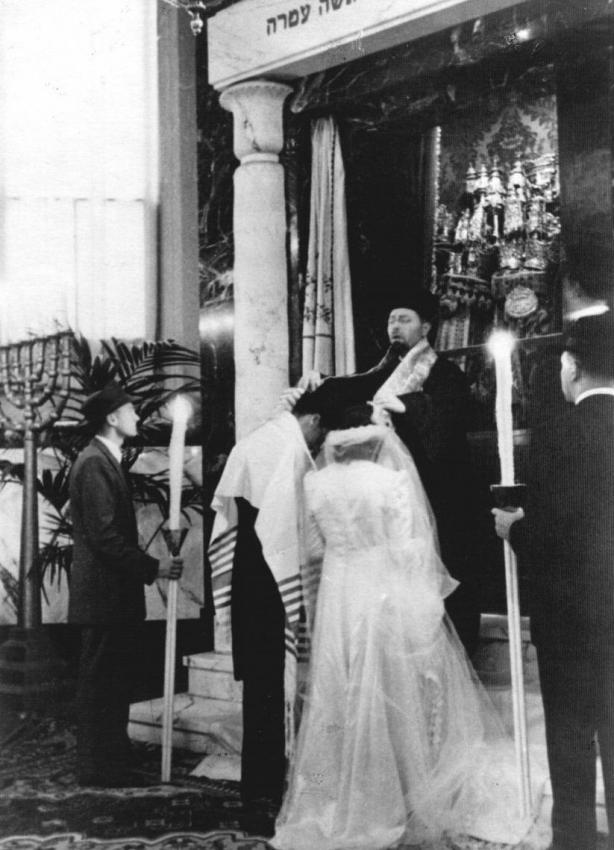 Rabbi Riccardo Pacifici officiating at a wedding in Genova, early 1940s
