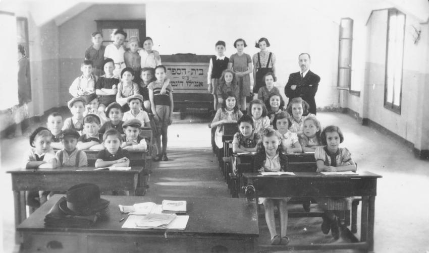 Paul Reichman (Pinchas Ben Shaul) in Hebrew class in Saint-Martin-Vésubie, 1943