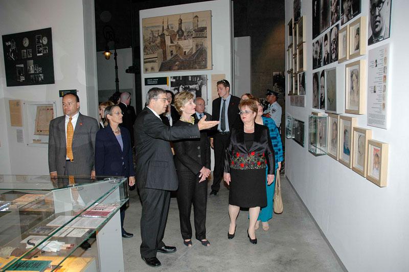 Avner Shalev describes an exhibition during the tour of the new Holocaust History Museum