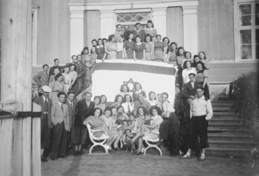 Zvi Koplowicz with fellow &quot;Bachad&quot; members after the war