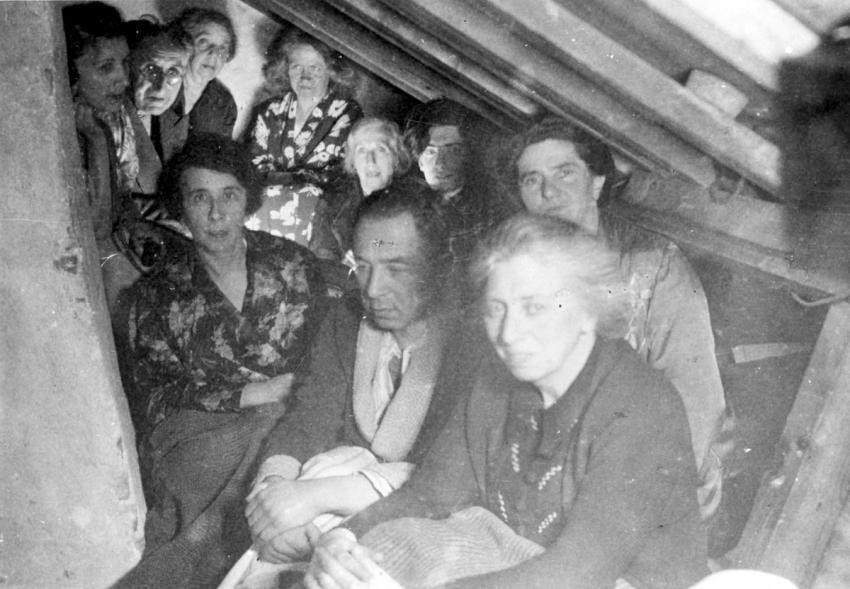 יהודים במחבוא יושבים בצפיפות, הולנד