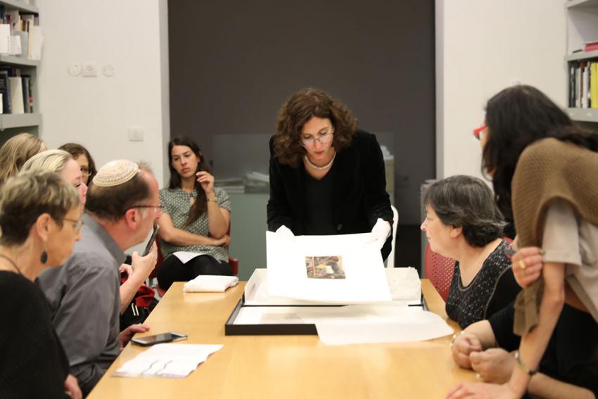 La directrice du département d’art du complexe muséographique expose quelques pièces d’exception, à l’occasion de Yom Hashoah