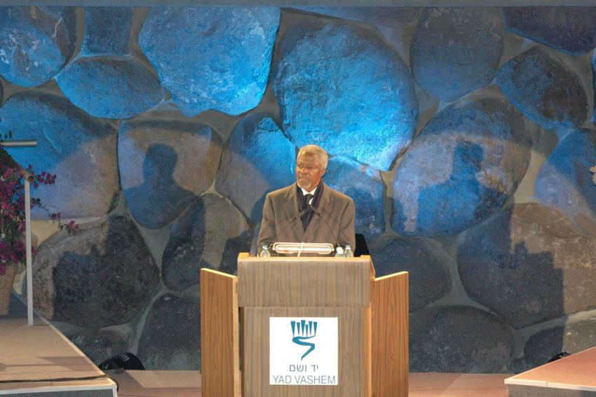 המזכיר הכללי של האו&quot;ם קופי ענאן נושא נאום בטקס לציון חנוכת המוזיאון החדש