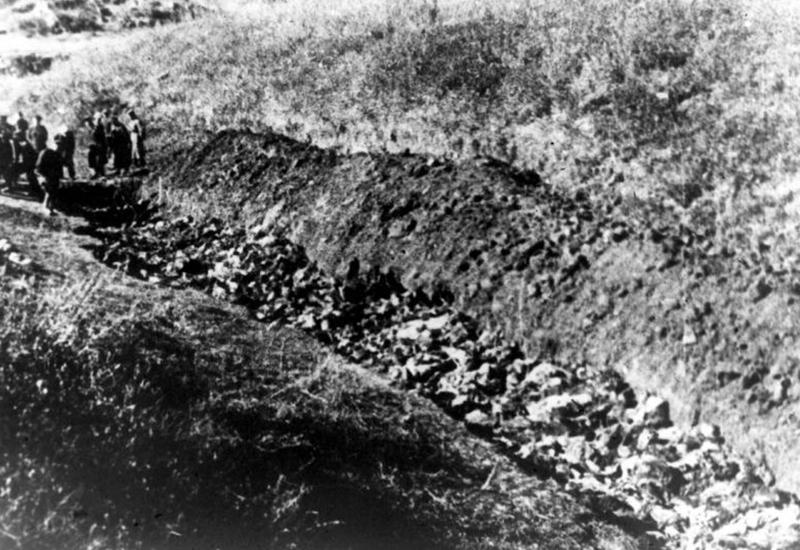 מקום בו רצחו המונים של יהודים, בבי יאר, אוקראינה, ספטמבר 1941