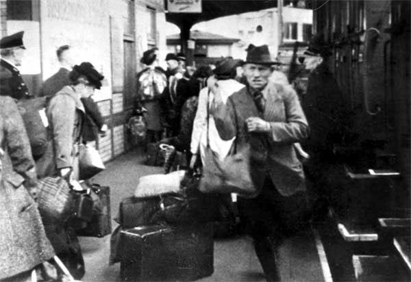 The Deportation of Jews from the Lodz Ghetto to KL Auschwitz ... by Andrzej Strzelecki