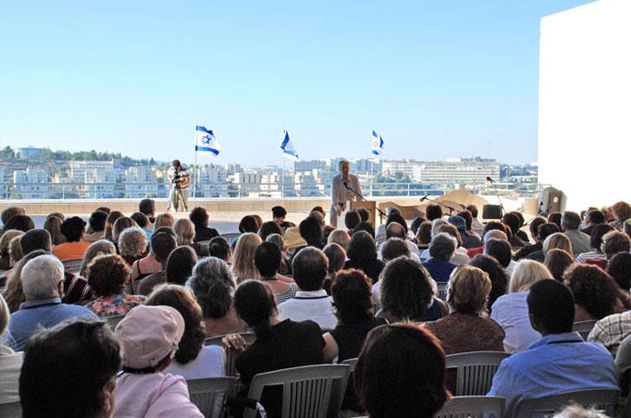 ניצול השואה, פרופ' קלמן פרק, נושא דברים בפני משתתפי הכנס