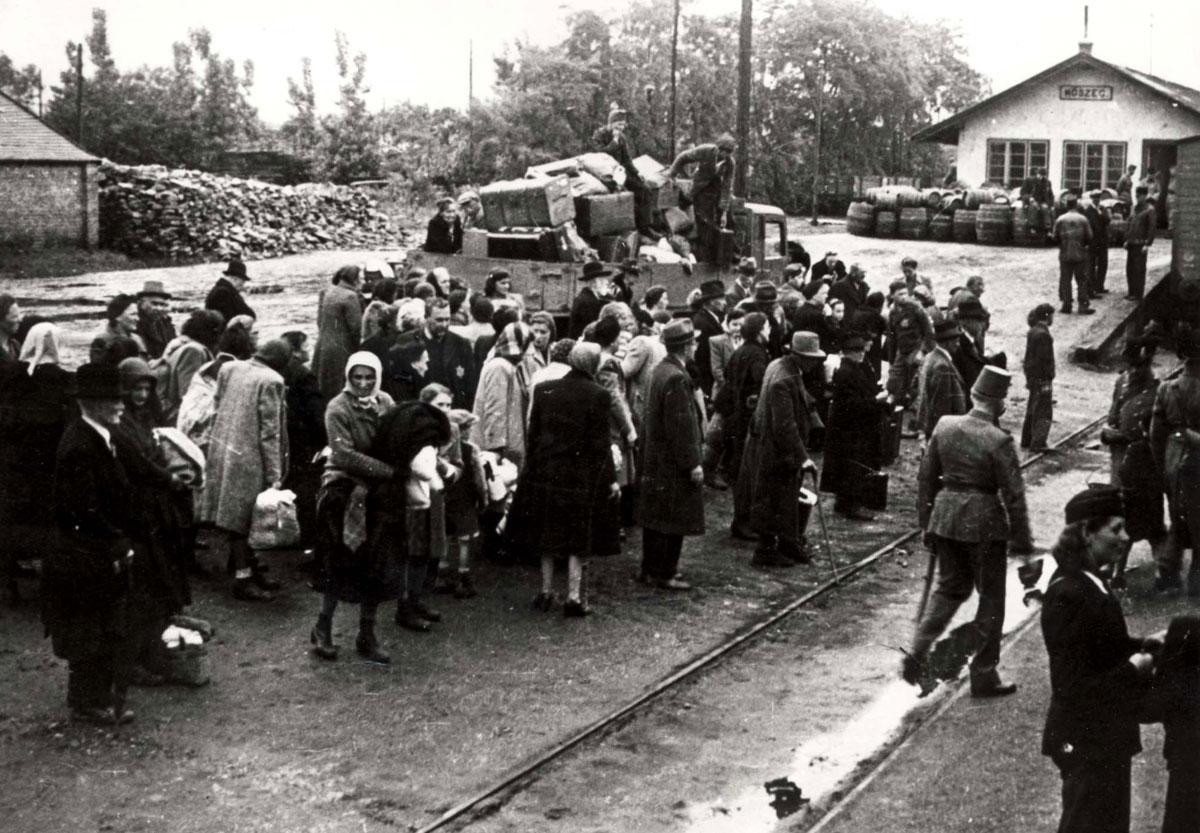 גירוש יהודים מהעיירה קוסג, הונגריה, 1944