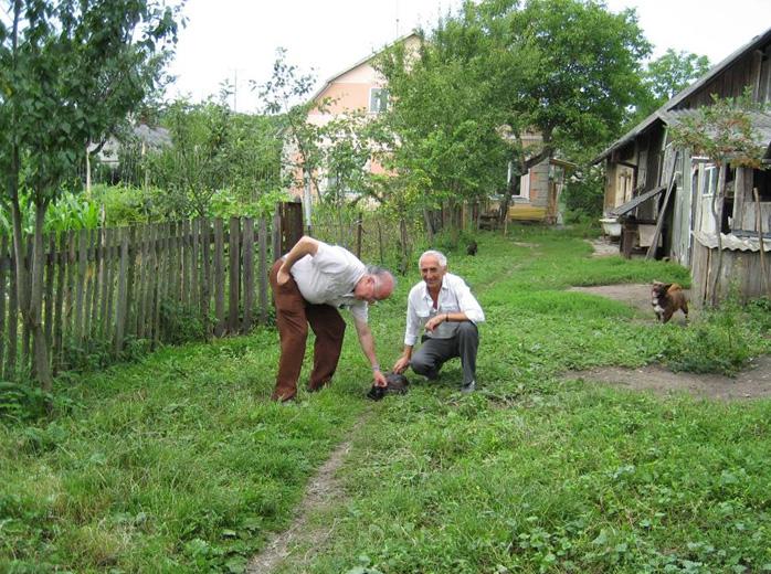 Roald Hoffmann en compagnie d'Igor Dyuk, le fils de ses sauveteurs, 2006