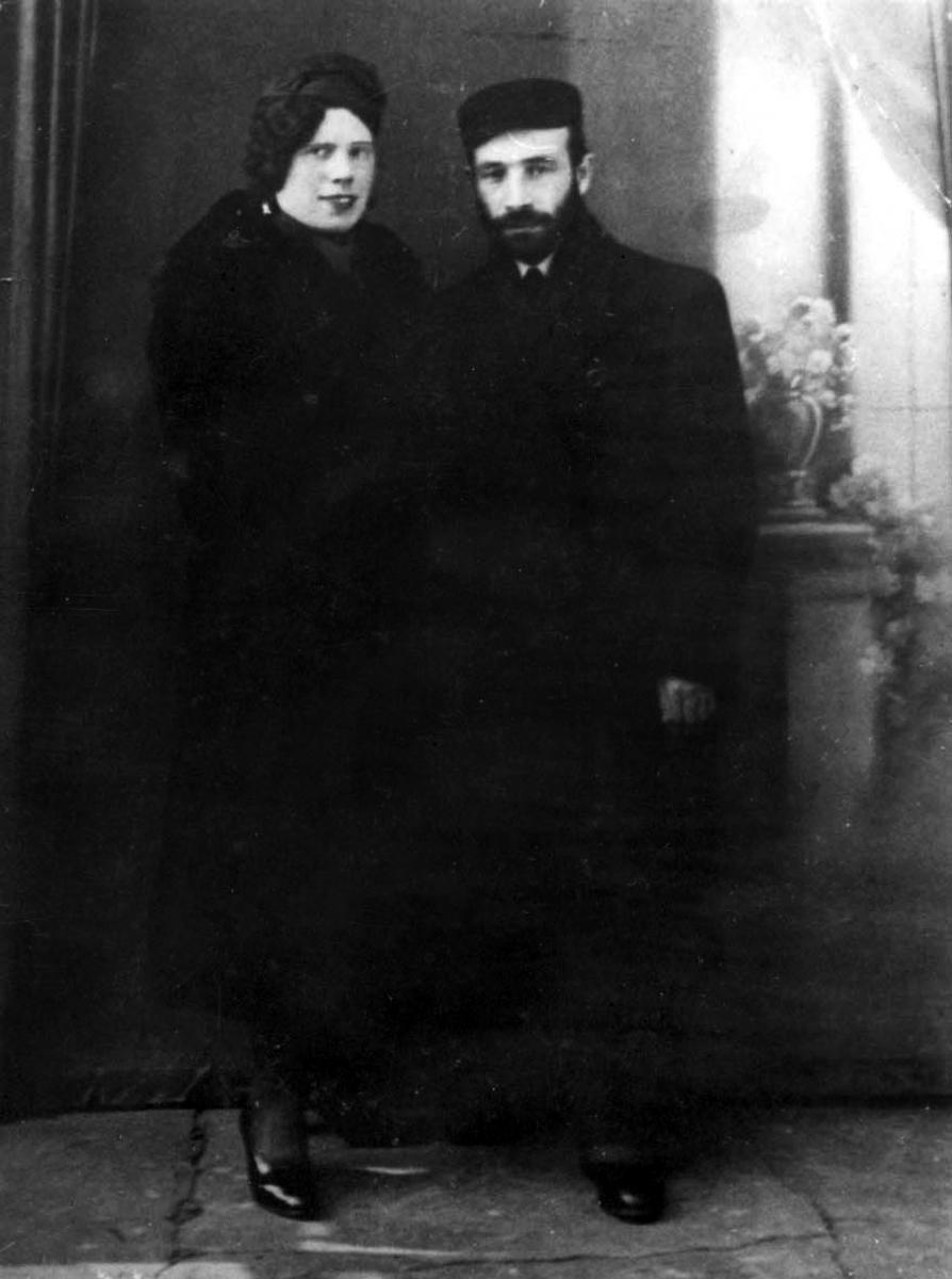 Rachel and Yehoshua Tannenbaum in Szydłowiec, 1938