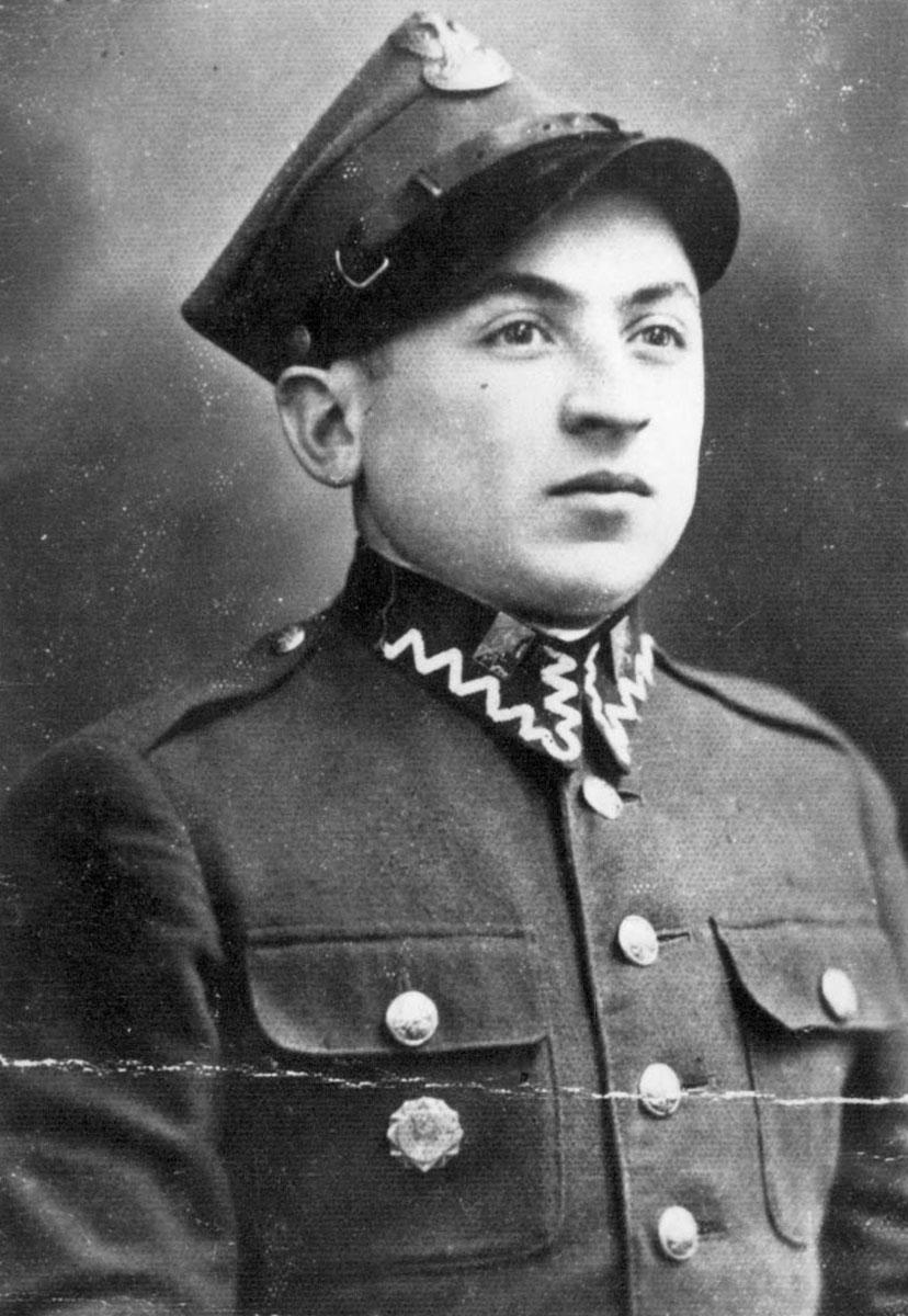 Mosze Dameszek (b. 1916) from Nieśwież, in Polish Army uniform, 1938