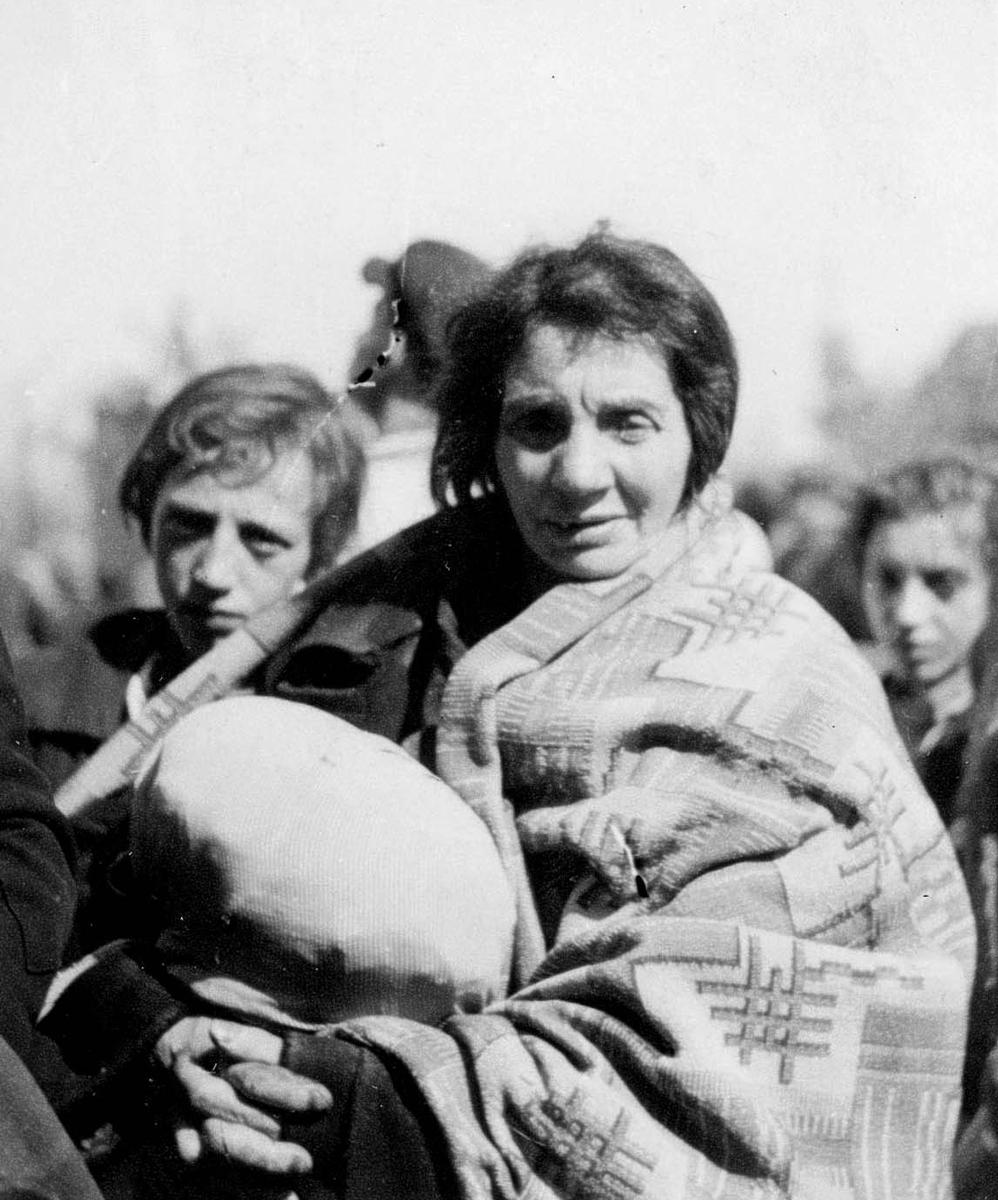 Elderly Jewish people during one of the deportations from Szydłowiec to the Treblinka extermination camp.