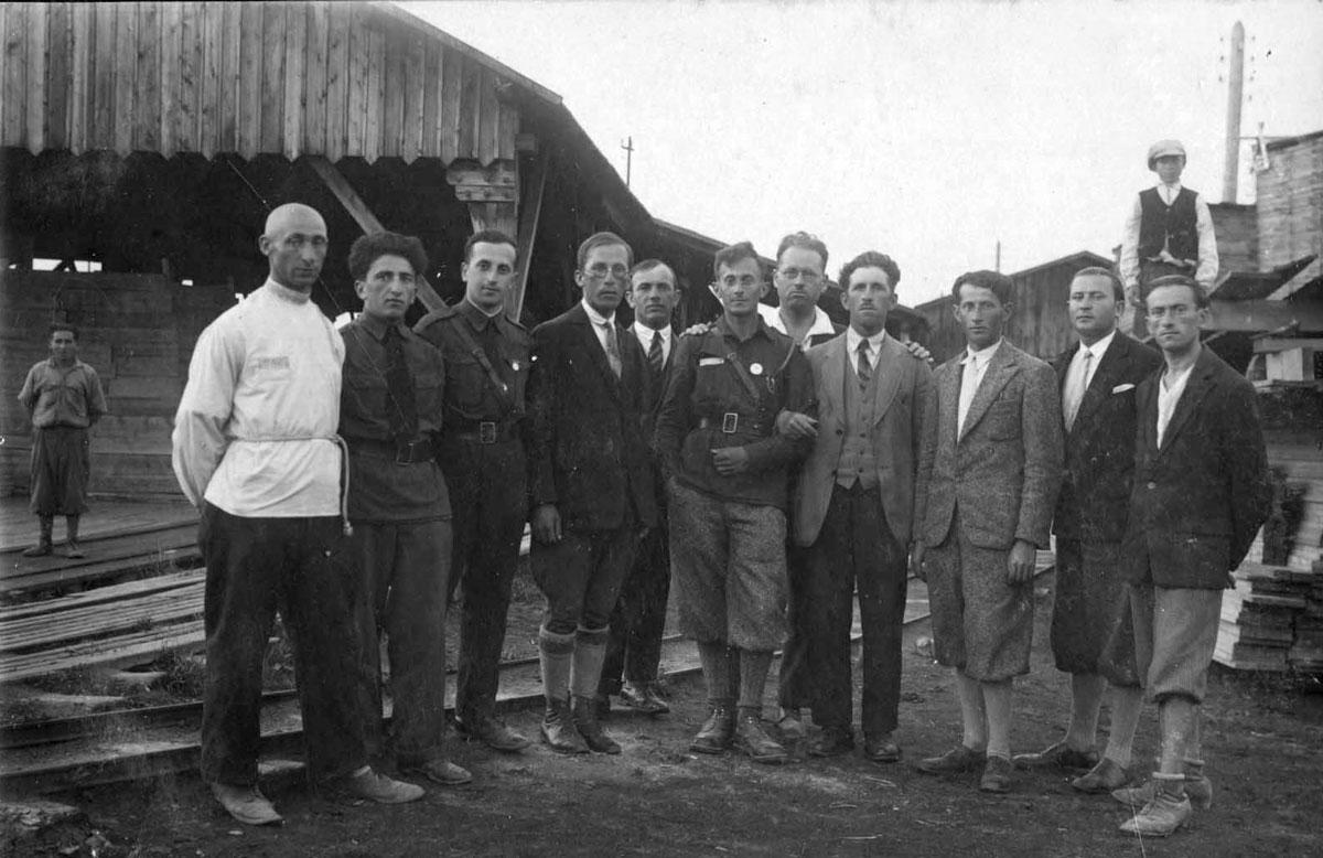 Members of the &quot;Beitar&quot; pioneer training program in Nadwórna, 16 June 1931