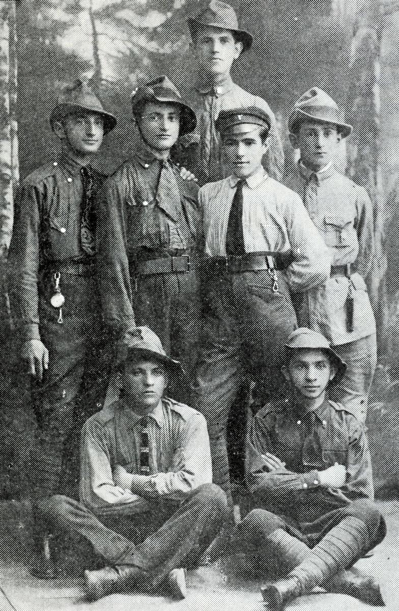 Members of the Dąbrowa Górnicza branch of the Zionist Hashomer youth movement before World War II