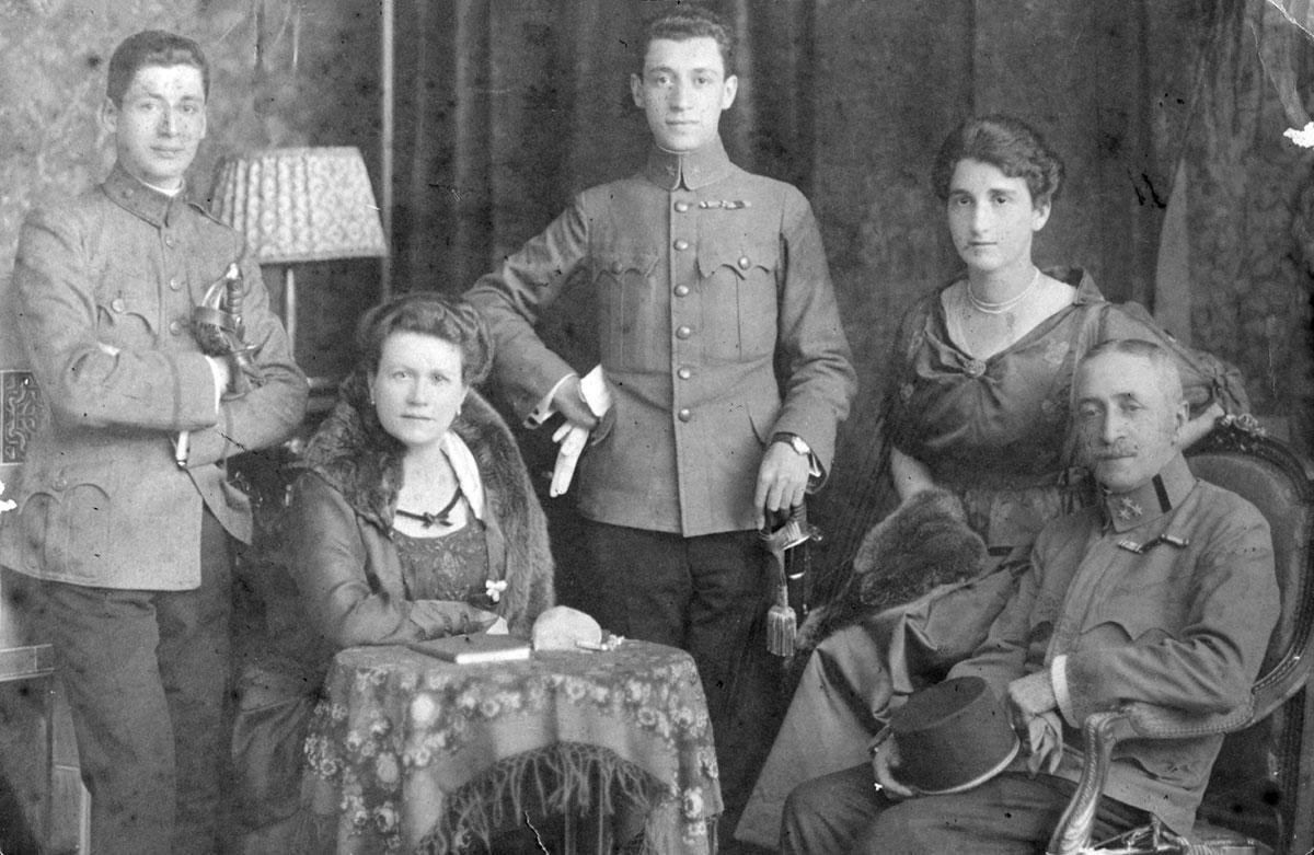 Familie Stein von rechts nach links: Koloman, Margit, Georg, Helena, Alfred.