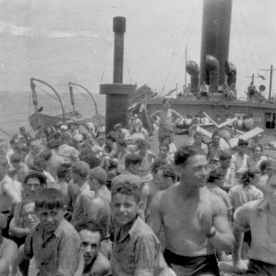 A photograph of immigrants on a ship. Photo Collection, Yad Vashem Archives, 9651