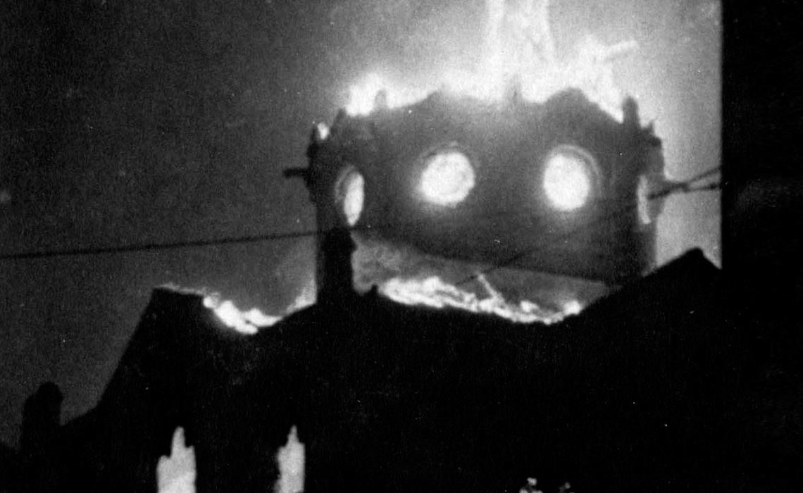 Die brennende Synagoge während der Reichspogromnacht, Marburg 1938