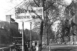Amszterdam, Hollandia, a Gettó egyik utcája és a zsidó negyedet jelző tábla