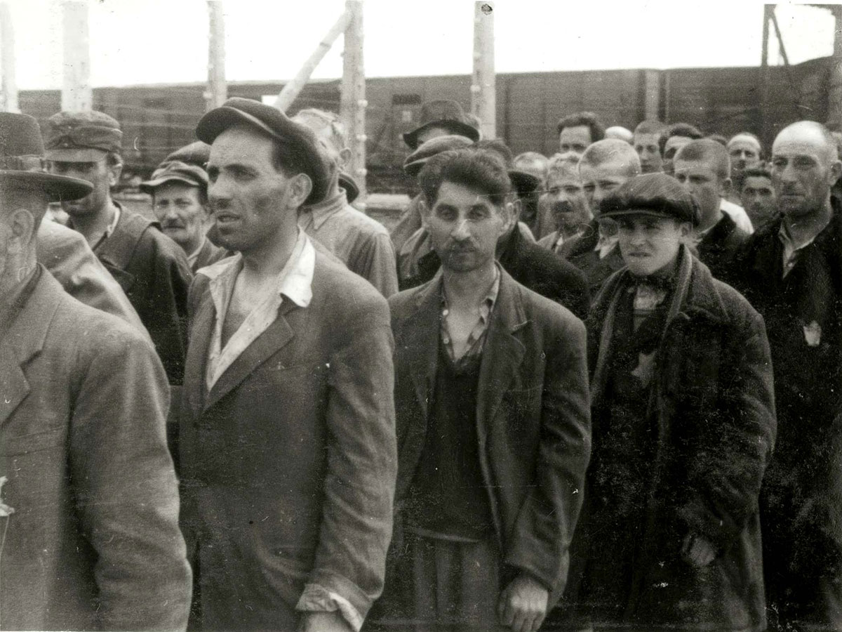 Эти евреи только что вошли в Биркенау в качестве заключенных