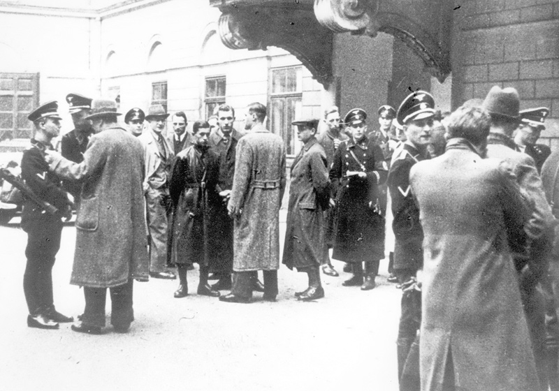 Eichmann and members of the Gestapo, before a raid on the Jewish Community Center, Vienna 1938