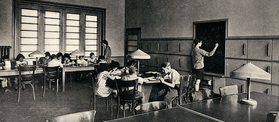 Kinder beim Unterricht im Klassenzimmer des Waisenhauses Dinslaken, 1932-1938