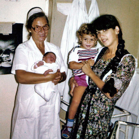 Sophie at the birth of her second granddaughter Ortal with her daughter-in-law Gila and her first granddaughter Oriyah