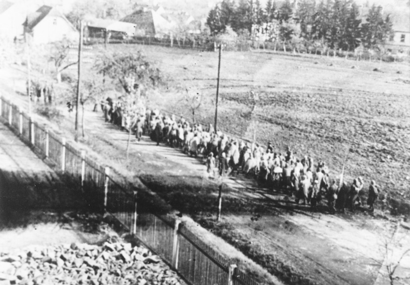 Late afternoon on 4 May 1945, Oberhaid, Czechoslovakia.
Prisoners on the death march, between Volary and Prachatice.