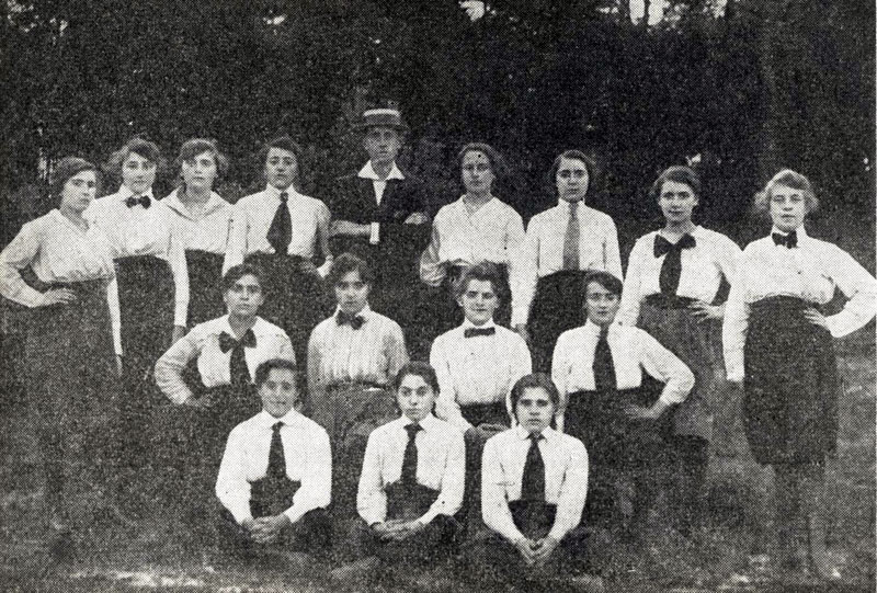 A group of girls in a Wolbrom sports association